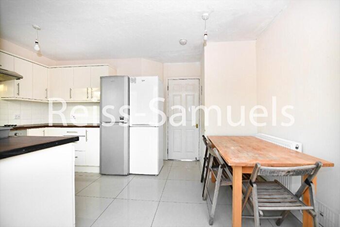 5 Bedroom End Of Terrace House To Rent In Barnfield Place, London, E14