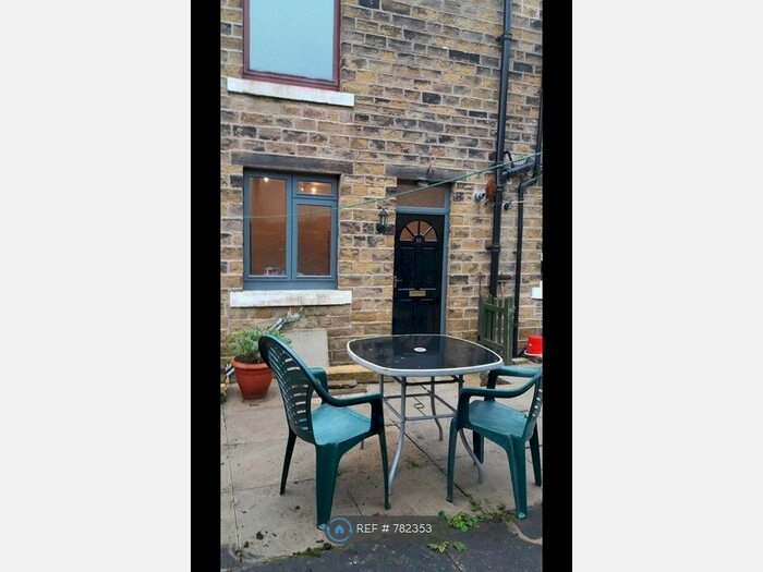 2 Bedroom Terraced House To Rent In Longlands Road, Slaithwaite, Huddersfield, HD7