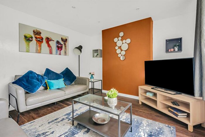 5 Bedroom House To Rent In Langdale Avenue, Leeds, LS6