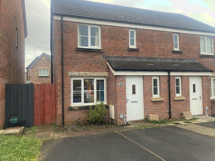 3 Bedroom House To Rent In Maes Pedr, Johnstown, SA31