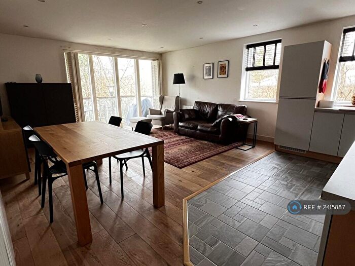 2 Bedroom Flat To Rent In Ryemead Way, High Wycombe, HP11