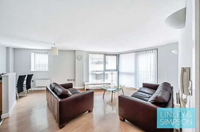2 Bedroom Flat To Rent In City Walk, Leeds, West Yorkshire, LS11