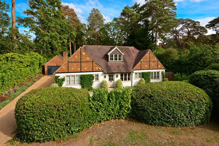 4 Bedroom Detached House To Rent In Cavendish Road, Weybridge, Surrey, KT13