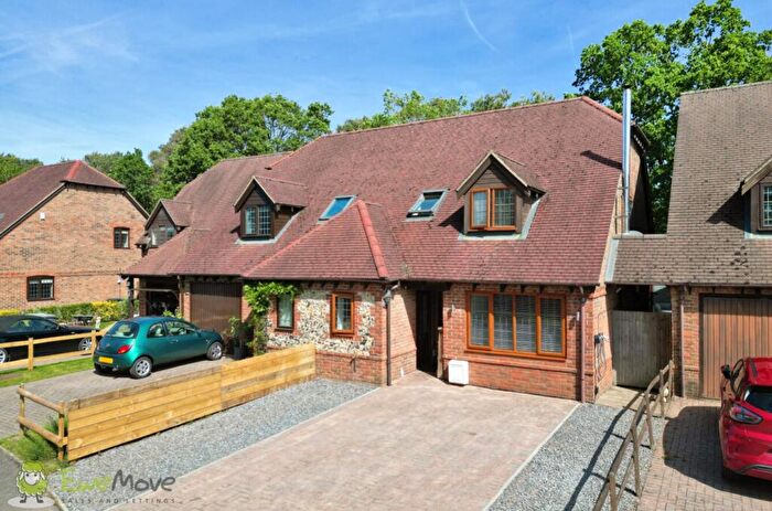 3 Bedroom Semi Detached House For Sale In Verica Gardens, Pamber Heath, Tadley, Hampshire, RG26