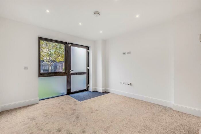 1 Bedroom Flat To Rent In Sheen Lane, Mortlake, SW14