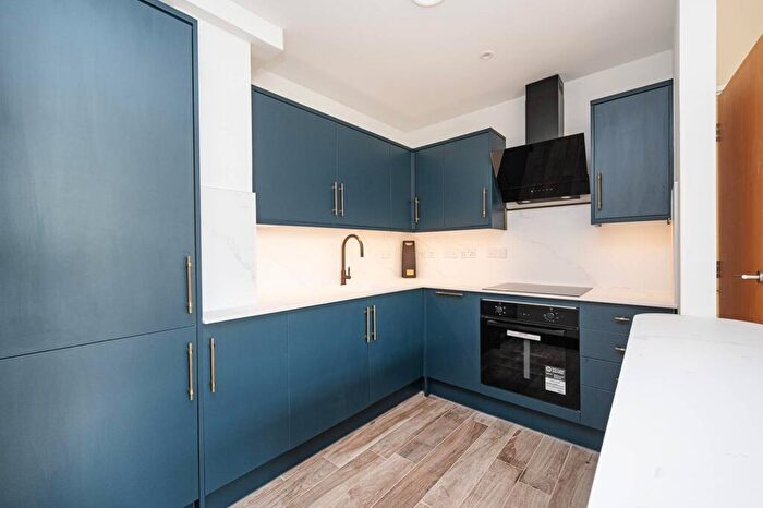 3 Bedroom Flat To Rent In Prescot Street, City, London, E1