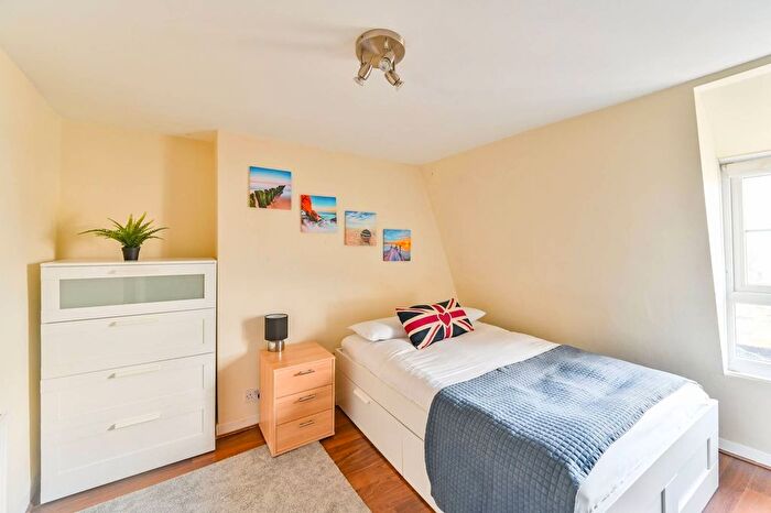2 Bedroom Flat To Rent In Clapham Road, Kennington, London, SW9