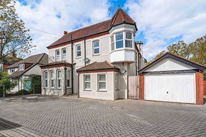 2 Bedroom Flat For Sale In Barnett Wood Lane, Ashtead, KT21