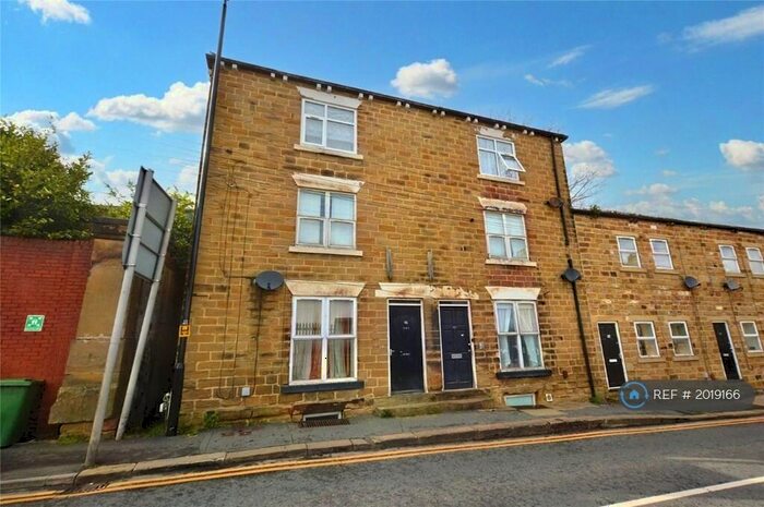 Studio To Rent In High Street, Morley, Leeds, LS27