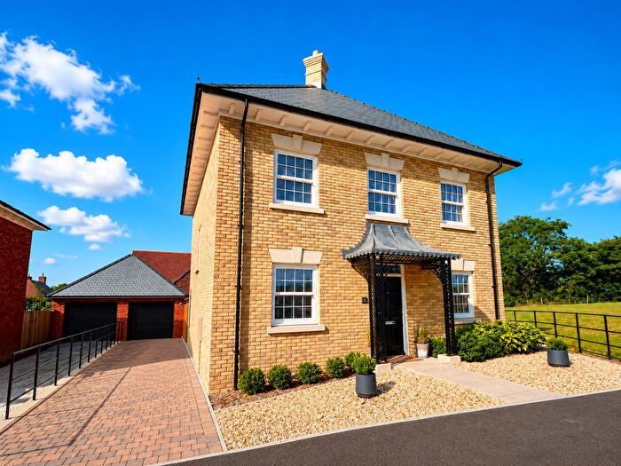 4 Bedroom Detached House For Sale In Southern Way, Yeovil, BA21