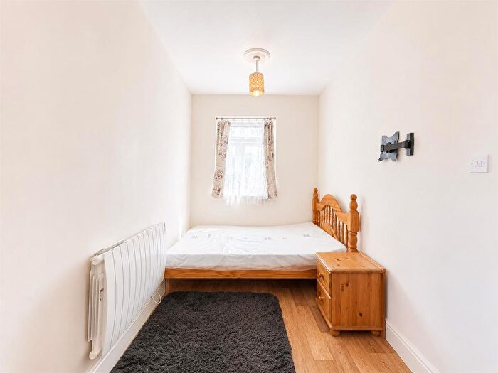 Studio To Rent In Maswell Park Road, Hounslow, TW3