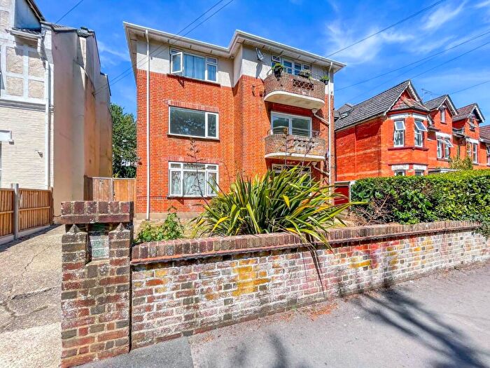2 Bedroom Flat To Rent In Spencer Road, Bournemouth, Dorset, BH1