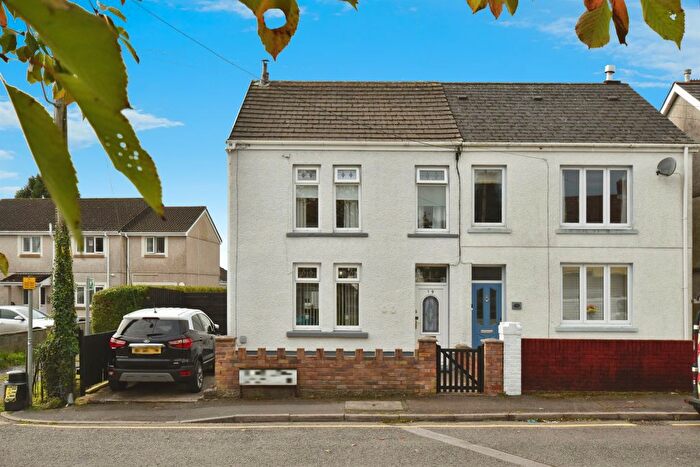 3 Bedroom Semi-Detached House For Sale In Heol Aman, Glanamman, Ammanford, SA18