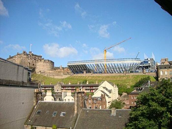 1 Bedroom Flat To Rent In Heriot Bridge, Central, Edinburgh, EH1