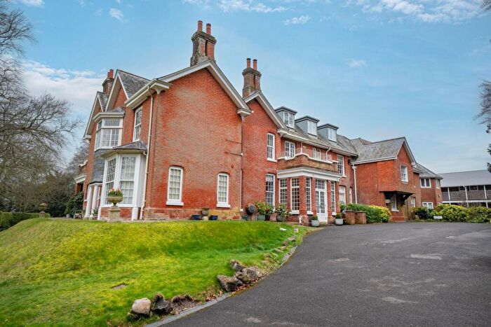2 Bedroom Apartment For Sale In Winton Hill, Stockbridge, SO20