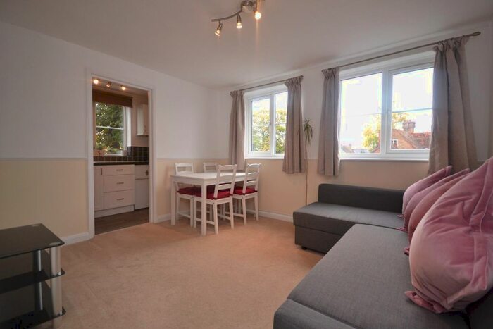 1 Bedroom Flat To Rent In Send Road, Caversham, Reading, RG4