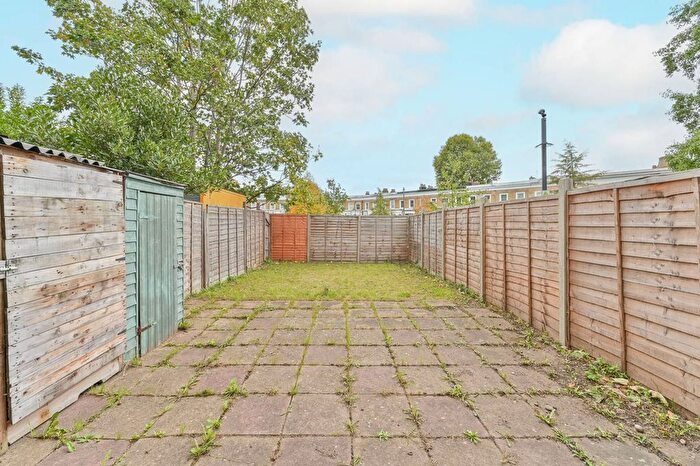 3 Bedroom Maisonette For Sale In Barrington Road, Brixton, London, SW9