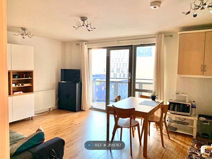 2 Bedroom Flat To Rent In Ebbett Court, London, W3