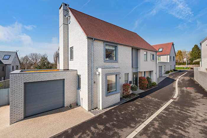 3 Bedroom Detached House For Sale In Charles Court, Lympstone, EX8