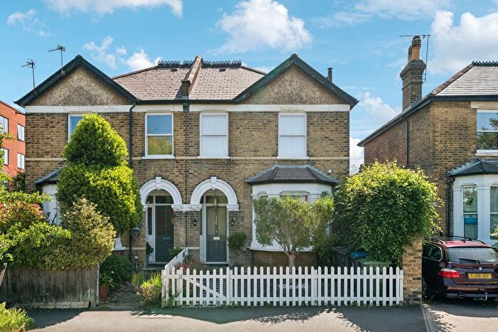 2 Bedroom Flat To Rent In Ellerton Road, Surbiton, KT6