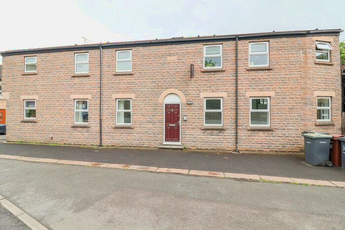 2 Bedroom Apartment To Rent In Victoria Street, Glossop, SK13
