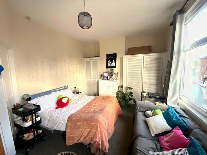 5 Bedroom House To Rent In St Peters Street, Roath, Cardiff, CF24