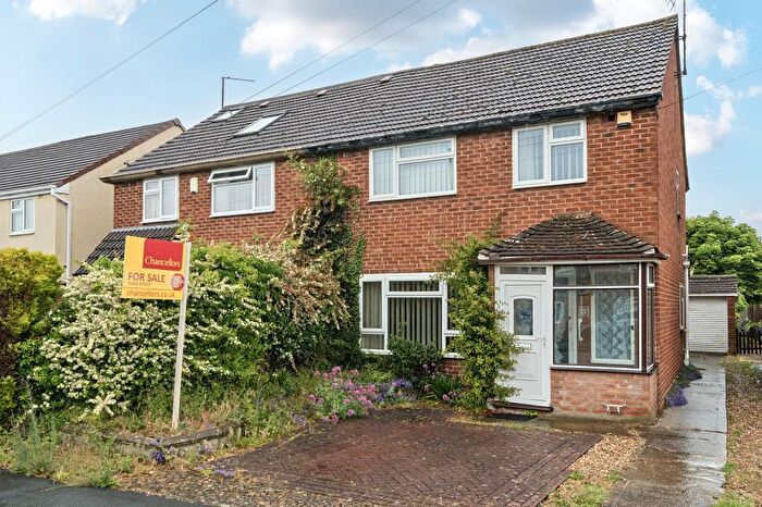 3 Bedroom Semi-Detached House For Sale In Kidlington, Oxfordshire, OX5