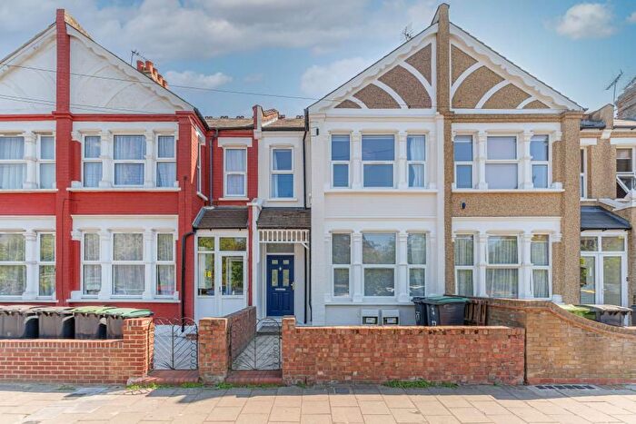3 Bedroom Property To Rent In Frome Road, Wood Green, N22