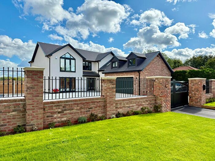 4 Bedroom Detached House For Sale In Ashmere, Great North Road, Barnby Moor, Retford, Nottinghamshire, DN22