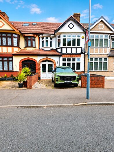 3 Bedroom Terraced House For Sale In Eccleston Crescent, Romford, RM6
