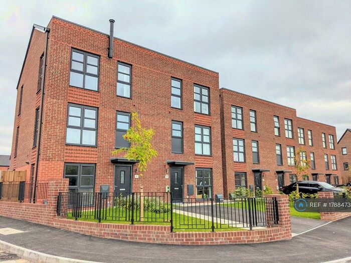 4 Bedroom Semi-Detached House To Rent In Raja Ahmed Street, Manchester, M40