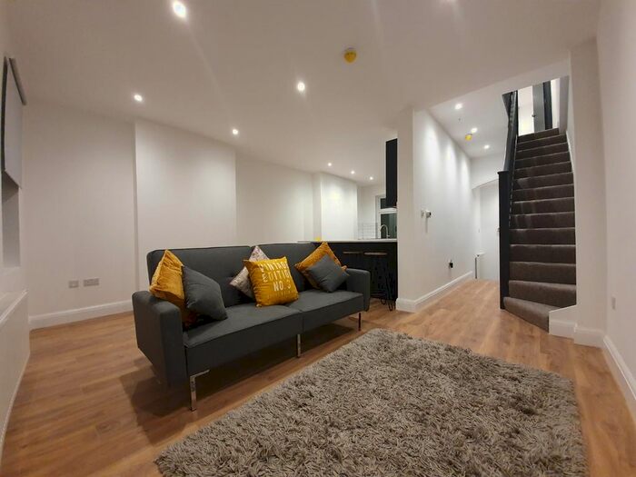 3 Bedroom Flat To Rent In Masons Avenue, Harrow HA3