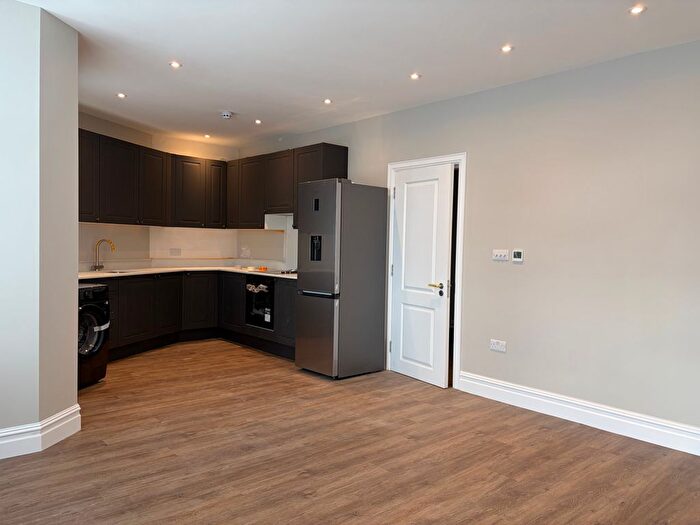 1 Bedroom Flat To Rent In The Rise, Palmers Green, N13