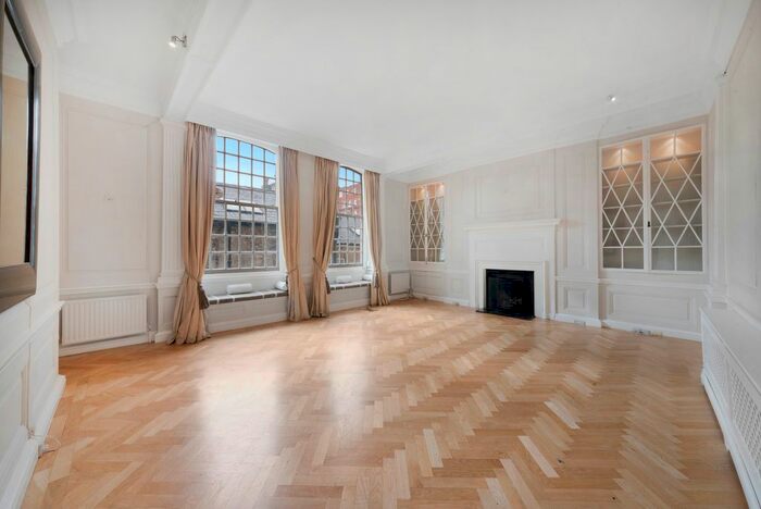 2 Bedroom Flat To Rent In Cadogan Square, London, SW1X