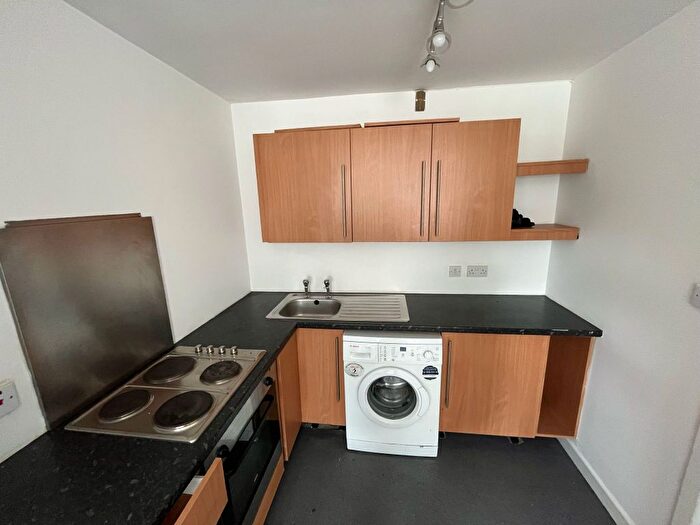 1 Bedroom Flat To Rent In Hollins Road, Oldham, OL8