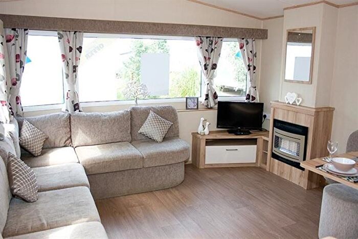 3 Bedroom Mobile/park Home For Sale In Main Road, Ventnor, PO38