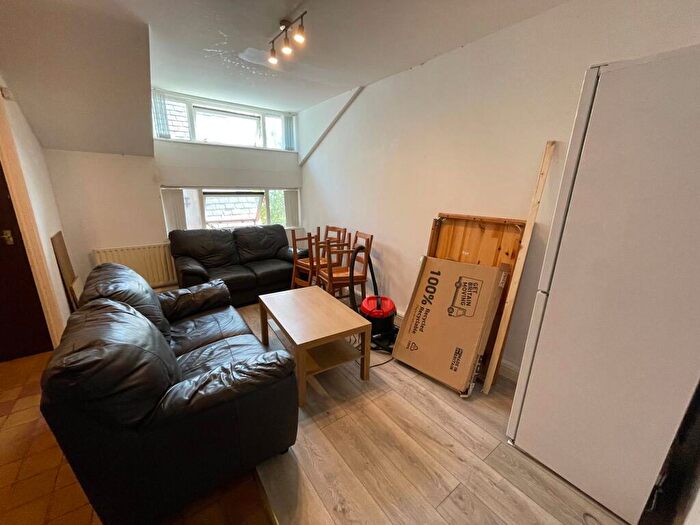 3 Bedroom Apartment To Rent In Clarendon Road, Leeds, LS2