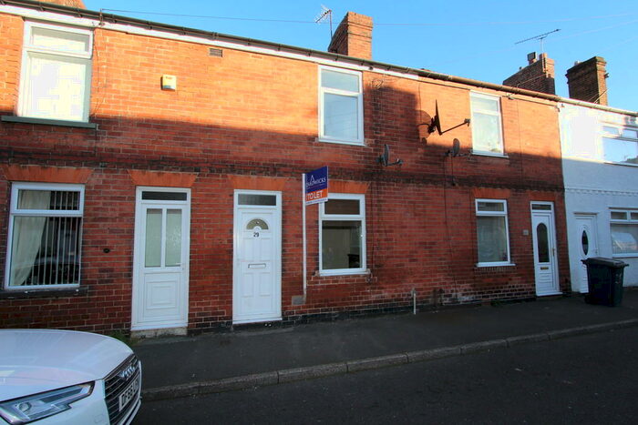3 Bedroom Terraced House To Rent In New Street, Bolsover, S44
