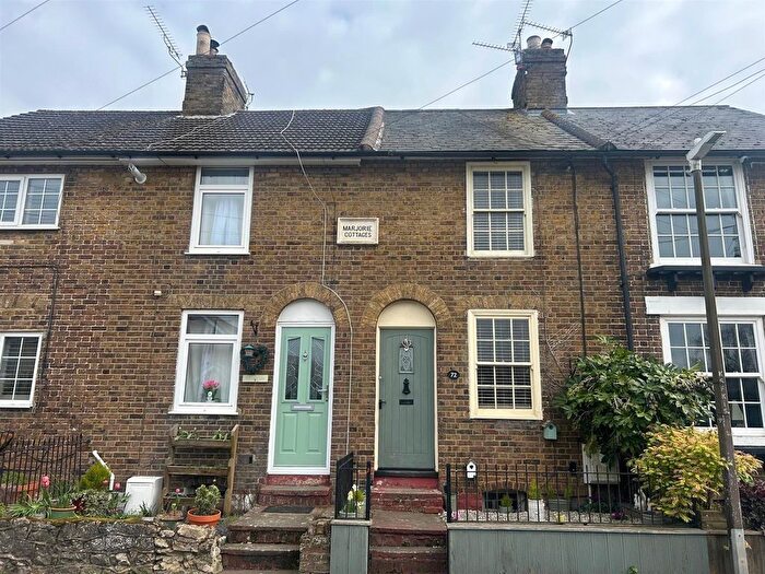 2 Bedroom Cottage To Rent In Stockett Lane, Coxheath, ME17