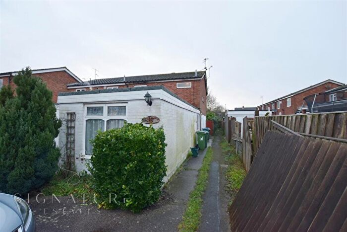 1 Bedroom Flat To Rent In Monmouth Close, Aylesbury, HP19