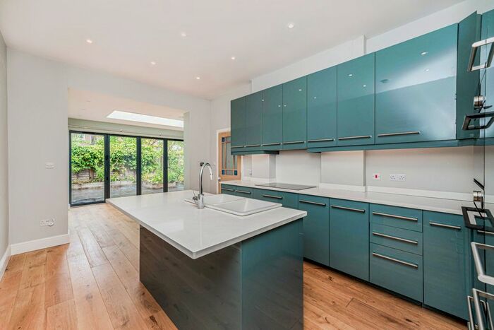 2 Bedroom Flat To Rent In Bradley Garden, Ealing, W13