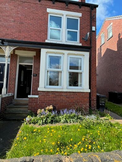 4 Bedroom Semi-Detached House To Rent In Cross Flatts Grove, Beeston, Leeds, LS11