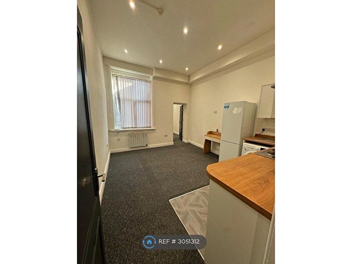 2 Bedroom Flat To Rent In Dickenson Road, Manchester, M13