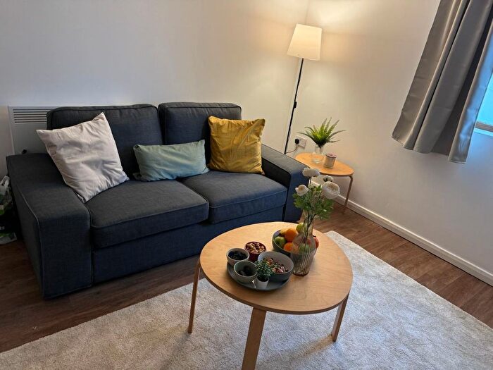 1 Bedroom Flat To Rent In High Road, Finchley, N12