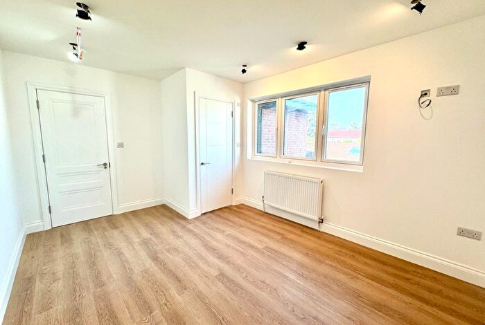 Studio To Rent In Wallcote Avenue, London, NW2