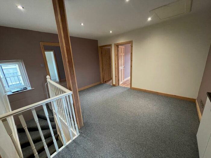 4 Bedroom Flat To Rent In Ritson Street, Neath, SA11