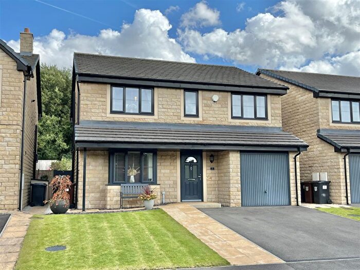 4 Bedroom Detached House For Sale In Mouselow Mews, Glossop, SK13