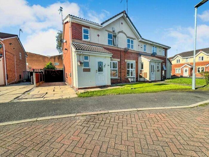 3 Bedroom Detached House To Rent In Brightwater Close, Manchester, M45