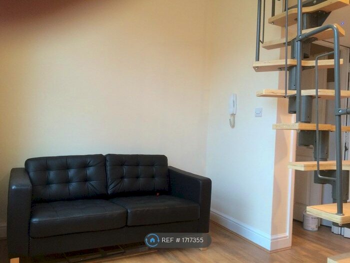 Studio To Rent In Gloucester Drive, London, N4