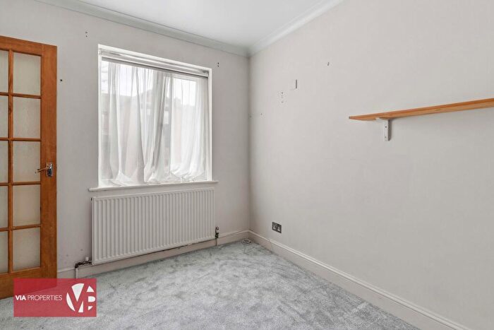 5 Bedroom Detached House For Sale In Badgers Croft, Broxbourne, EN10